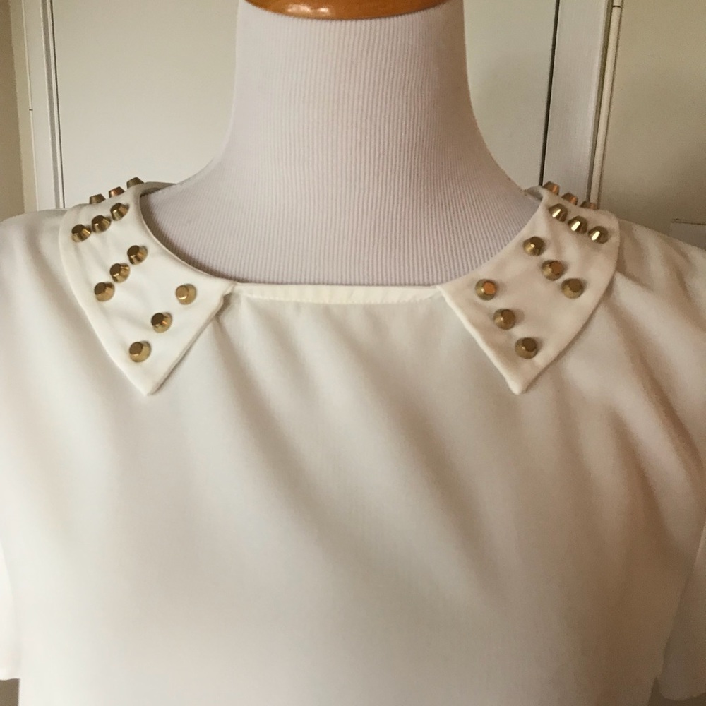 Off White Swing Blouse Studded Collar Pleated Back